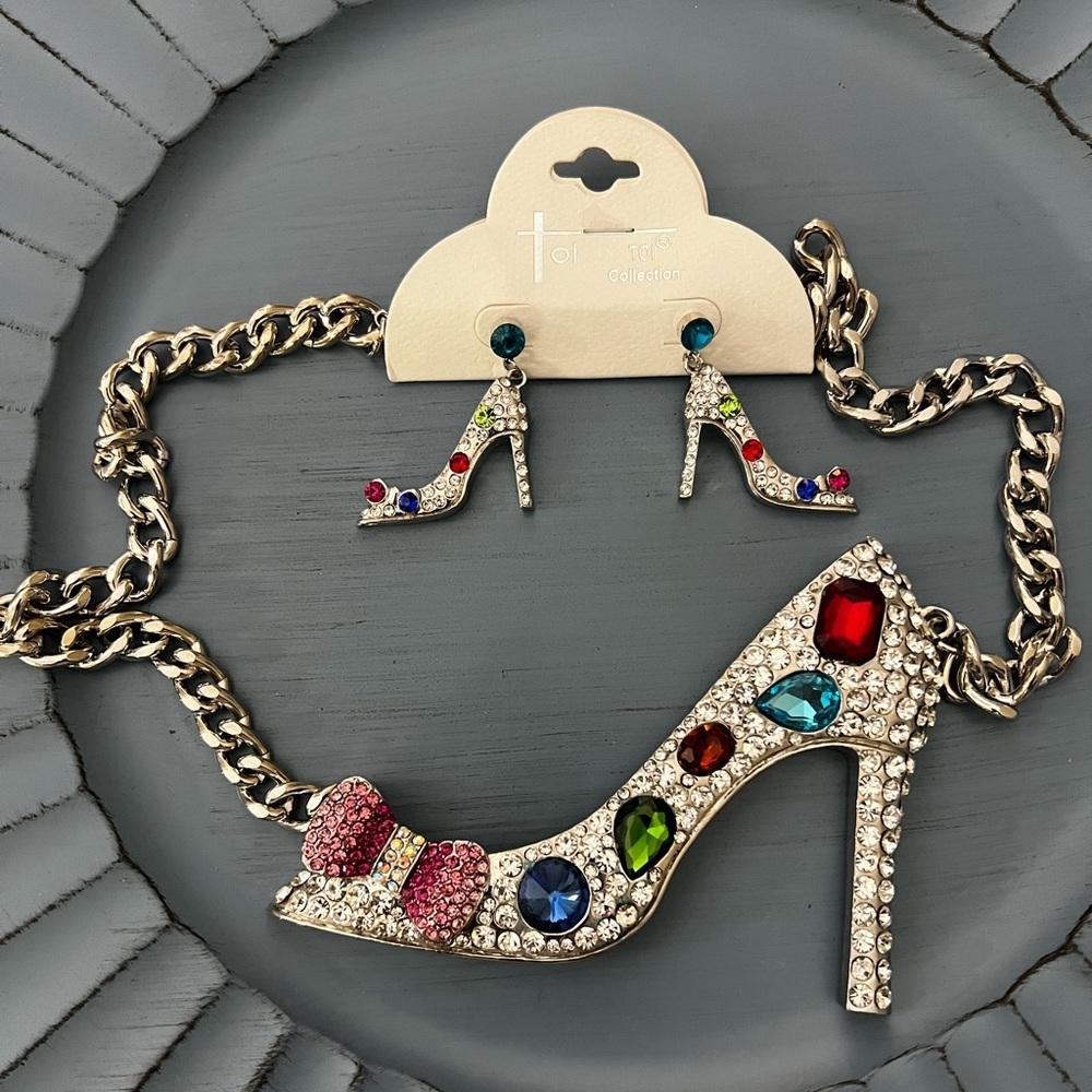 Super cute, high heel shoe rhinestone necklace with matching earrings